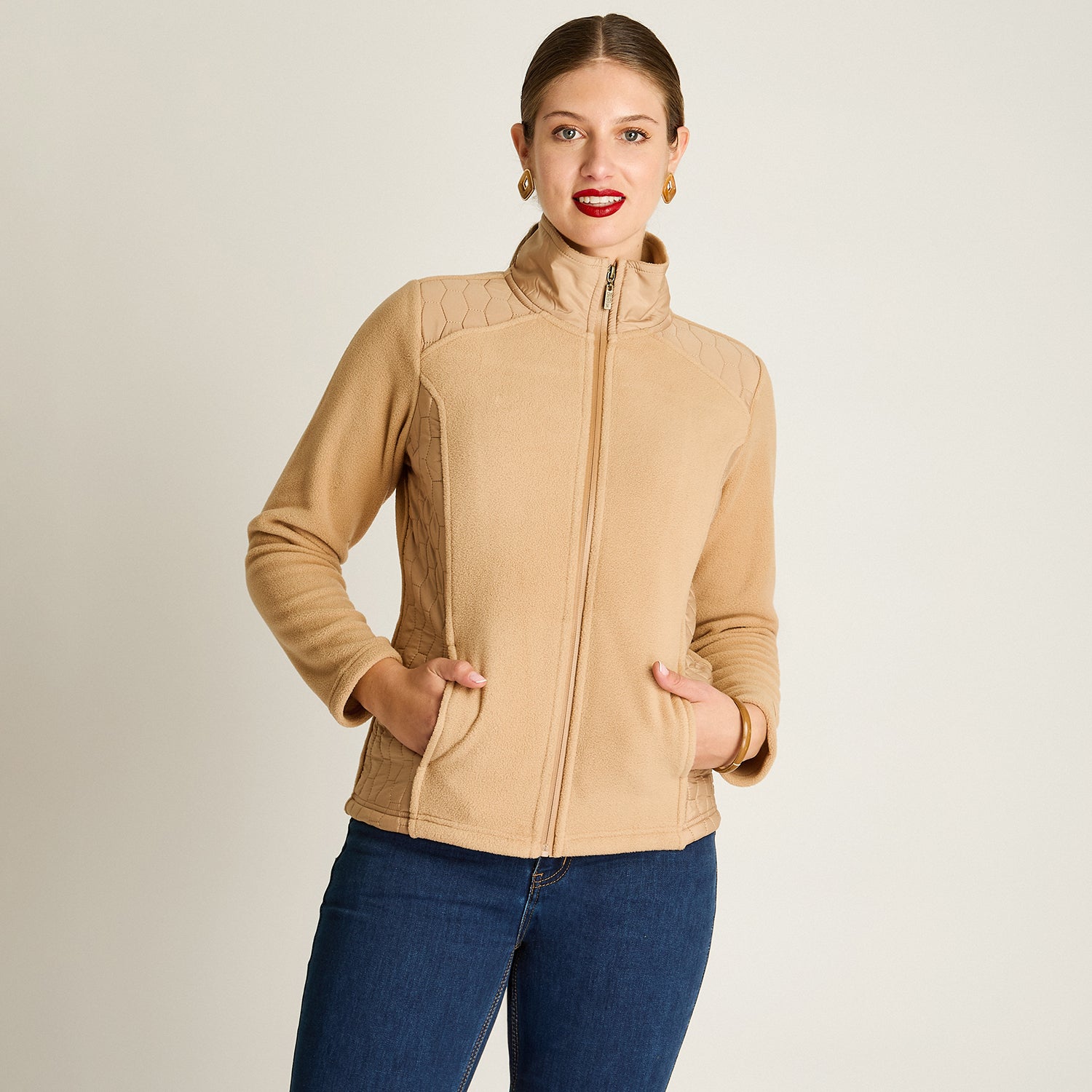 Poleron Polar Camel Manga Larga Elasticidad Baja Sin Forro Calce Normal Tela Punto